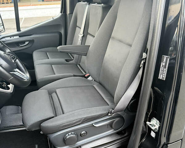 Черный Мерседес Sprinter, объемом двигателя 2.2 л и пробегом 349 тыс. км за 28900 $, фото 33 на Automoto.ua