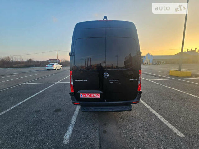 Черный Мерседес Sprinter, объемом двигателя 0 л и пробегом 117 тыс. км за 49476 $, фото 2 на Automoto.ua