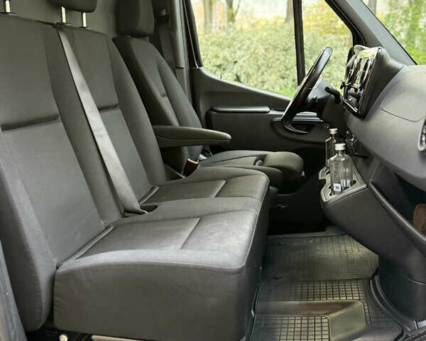 Чорний Мерседес Sprinter, об'ємом двигуна 3 л та пробігом 187 тис. км за 59354 $, фото 22 на Automoto.ua