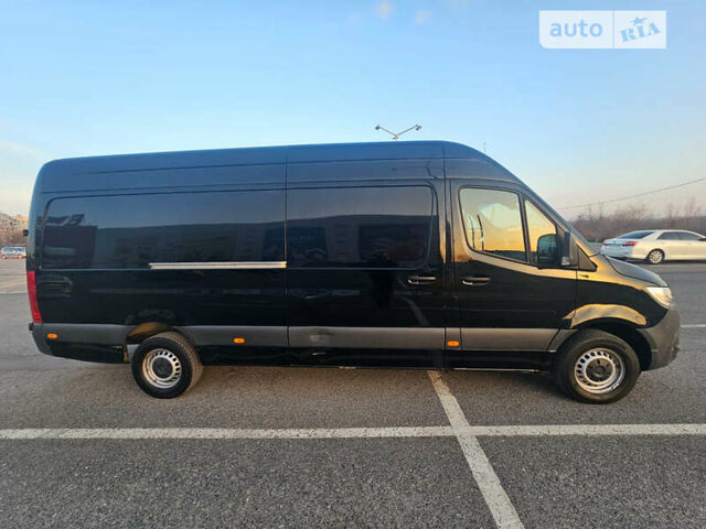 Черный Мерседес Sprinter, объемом двигателя 0 л и пробегом 117 тыс. км за 49476 $, фото 4 на Automoto.ua