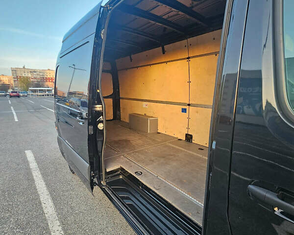 Черный Мерседес Sprinter, объемом двигателя 0 л и пробегом 117 тыс. км за 49476 $, фото 10 на Automoto.ua