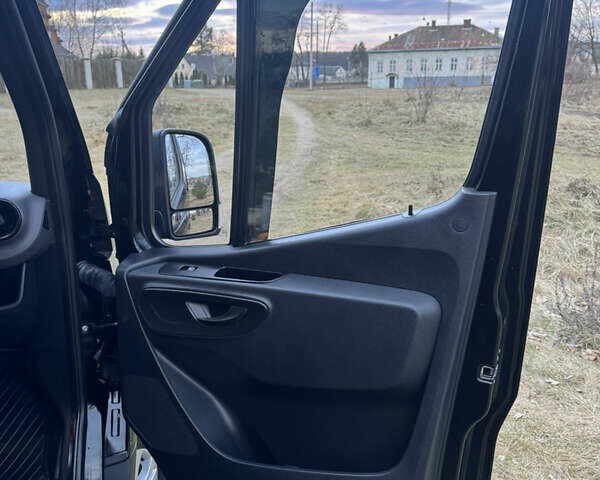 Черный Мерседес Sprinter, объемом двигателя 2.14 л и пробегом 200 тыс. км за 49000 $, фото 28 на Automoto.ua