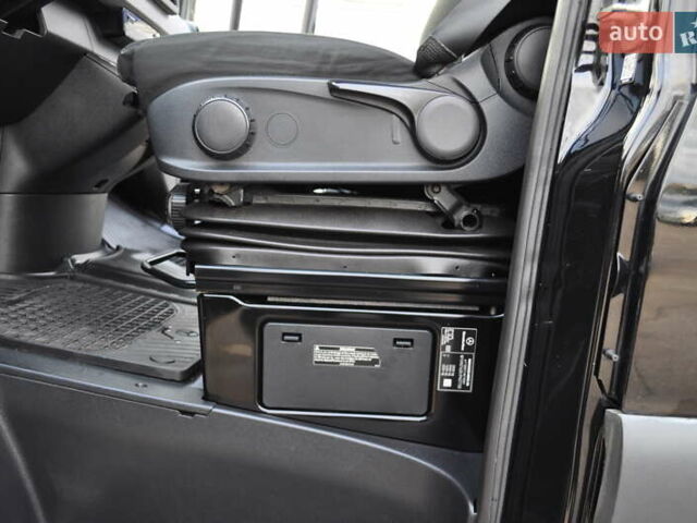 Чорний Мерседес Sprinter, об'ємом двигуна 2 л та пробігом 281 тис. км за 35000 $, фото 44 на Automoto.ua