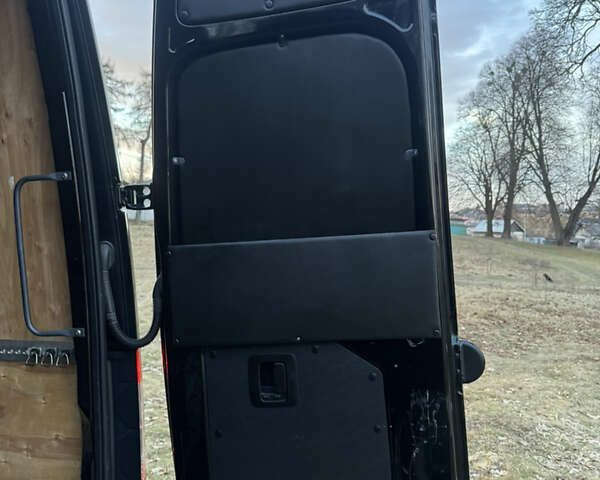 Черный Мерседес Sprinter, объемом двигателя 2.14 л и пробегом 200 тыс. км за 49000 $, фото 7 на Automoto.ua