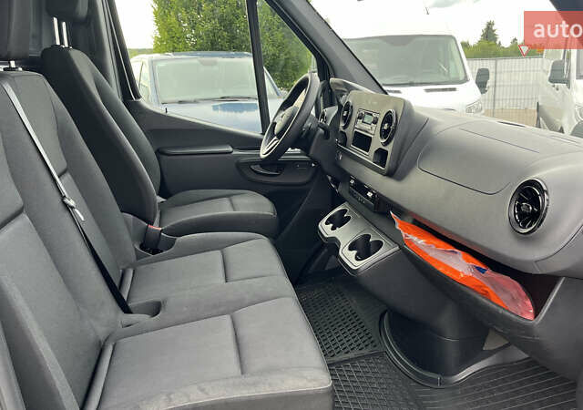 Чорний Мерседес Sprinter, об'ємом двигуна 0 л та пробігом 39 тис. км за 23900 $, фото 6 на Automoto.ua