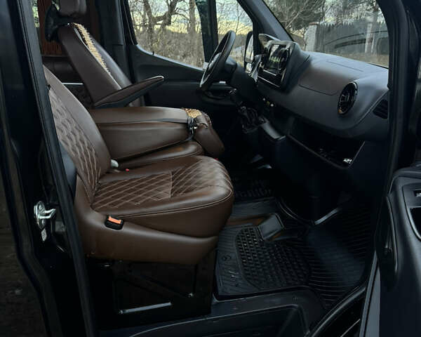 Черный Мерседес Sprinter, объемом двигателя 2.14 л и пробегом 200 тыс. км за 49000 $, фото 3 на Automoto.ua