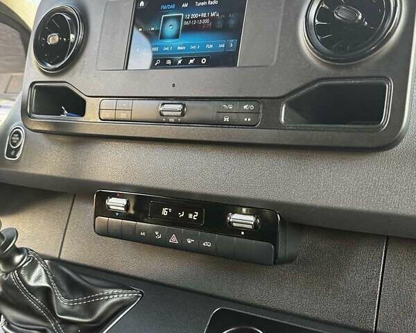 Черный Мерседес Sprinter, объемом двигателя 1.95 л и пробегом 240 тыс. км за 34000 $, фото 18 на Automoto.ua