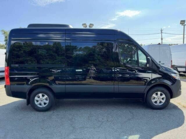 Черный Мерседес Sprinter, объемом двигателя 2 л и пробегом 15 тыс. км за 20000 $, фото 7 на Automoto.ua
