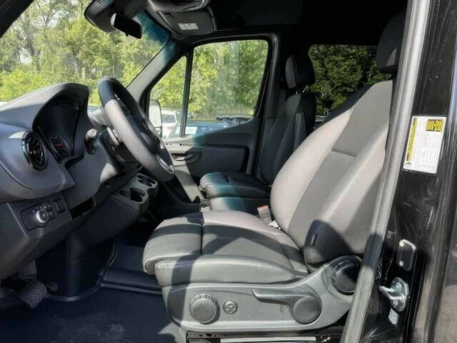 Черный Мерседес Sprinter, объемом двигателя 2 л и пробегом 15 тыс. км за 20000 $, фото 8 на Automoto.ua