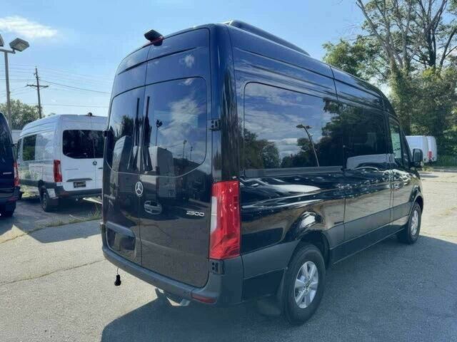 Черный Мерседес Sprinter, объемом двигателя 2 л и пробегом 15 тыс. км за 20000 $, фото 6 на Automoto.ua
