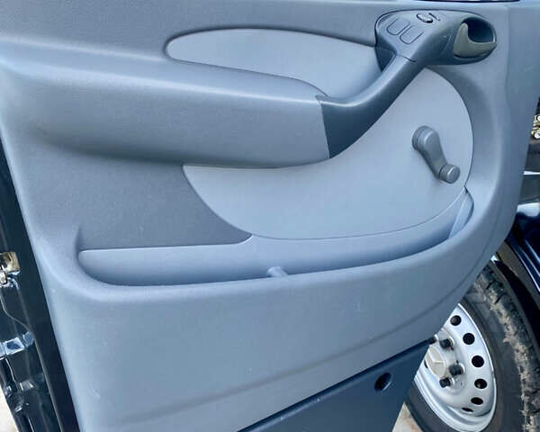 Черный Мерседес Sprinter, объемом двигателя 2.2 л и пробегом 360 тыс. км за 13999 $, фото 8 на Automoto.ua