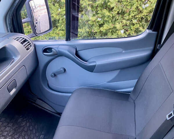 Черный Мерседес Sprinter, объемом двигателя 2.2 л и пробегом 360 тыс. км за 13999 $, фото 12 на Automoto.ua