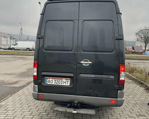 Черный Мерседес Sprinter, объемом двигателя 2.7 л и пробегом 725 тыс. км за 9000 $, фото 4 на Automoto.ua