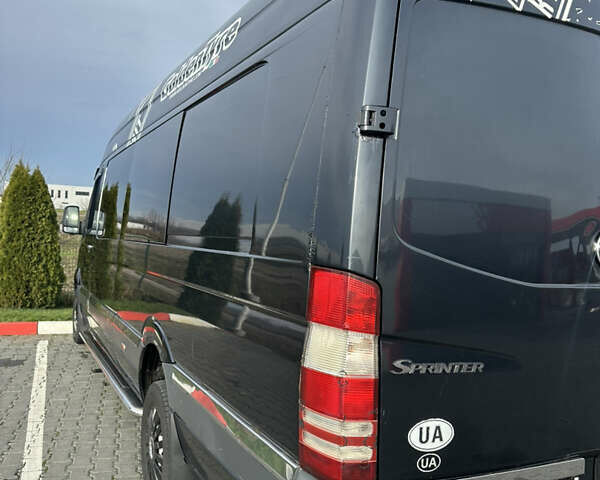 Черный Мерседес Sprinter, объемом двигателя 2.99 л и пробегом 675 тыс. км за 16800 $, фото 20 на Automoto.ua