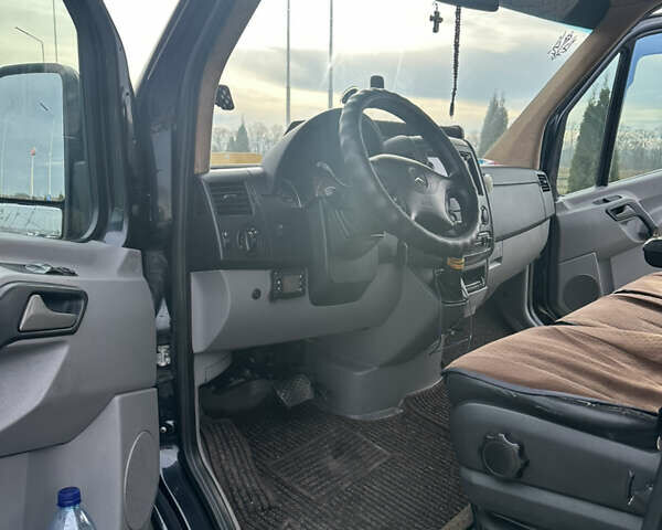 Черный Мерседес Sprinter, объемом двигателя 2.99 л и пробегом 675 тыс. км за 16800 $, фото 16 на Automoto.ua