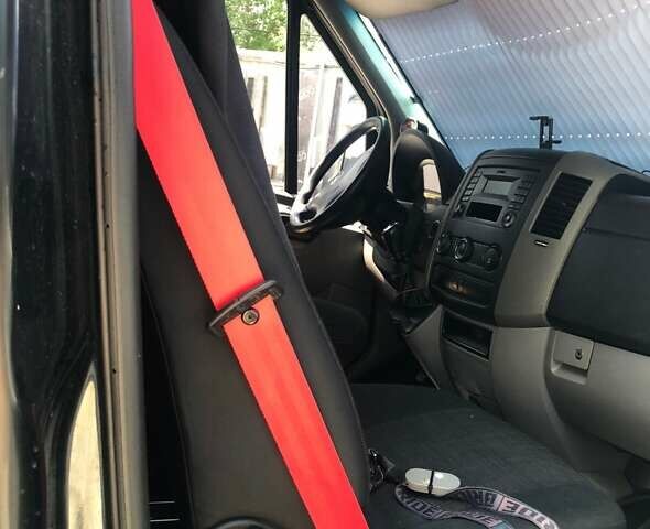 Черный Мерседес Sprinter, объемом двигателя 2.2 л и пробегом 260 тыс. км за 24000 $, фото 2 на Automoto.ua