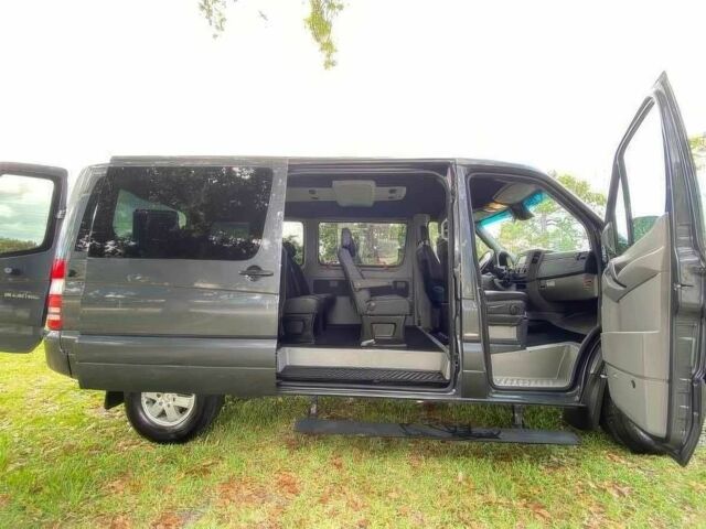 Черный Мерседес Sprinter, объемом двигателя 2.1 л и пробегом 120 тыс. км за 46000 $, фото 5 на Automoto.ua