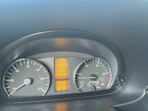 Черный Мерседес Sprinter, объемом двигателя 3 л и пробегом 228 тыс. км за 39900 $, фото 14 на Automoto.ua