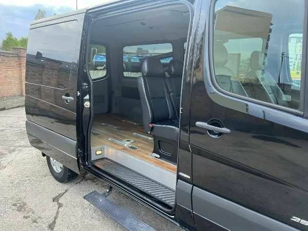 Черный Мерседес Sprinter, объемом двигателя 3 л и пробегом 228 тыс. км за 39900 $, фото 5 на Automoto.ua