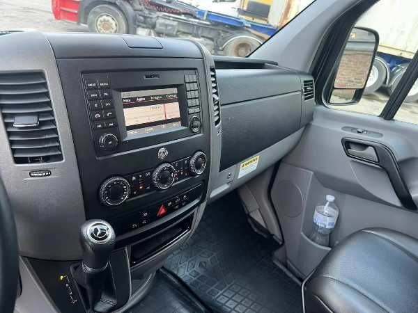 Черный Мерседес Sprinter, объемом двигателя 3 л и пробегом 228 тыс. км за 39900 $, фото 11 на Automoto.ua