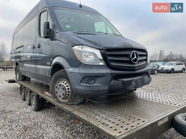 Черный Мерседес Sprinter, объемом двигателя 3 л и пробегом 300 тыс. км за 3000 $, фото 1 на Automoto.ua