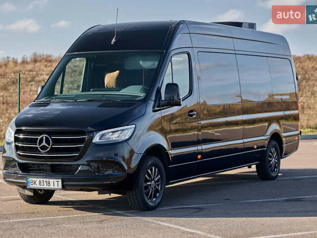Черный Мерседес Sprinter, объемом двигателя 2.14 л и пробегом 432 тыс. км за 57800 $, фото 1 на Automoto.ua