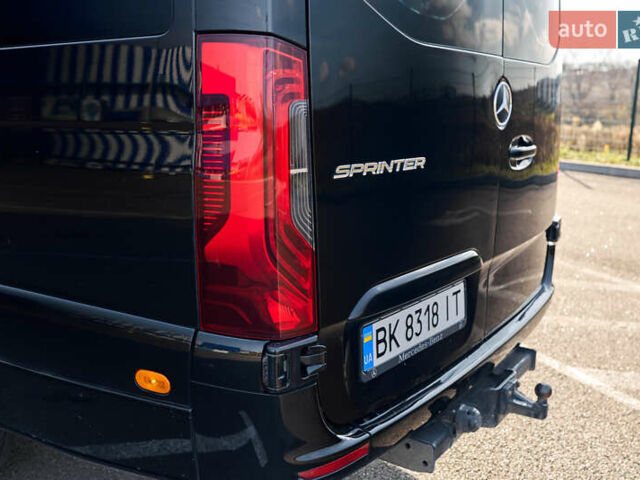 Черный Мерседес Sprinter, объемом двигателя 2.14 л и пробегом 432 тыс. км за 57800 $, фото 21 на Automoto.ua