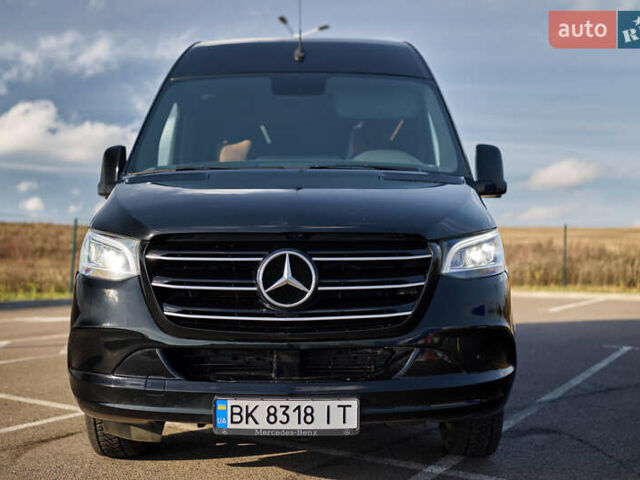 Черный Мерседес Sprinter, объемом двигателя 2.14 л и пробегом 432 тыс. км за 57800 $, фото 4 на Automoto.ua