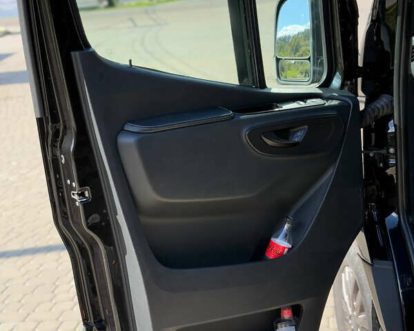 Чорний Мерседес Sprinter, об'ємом двигуна 2.99 л та пробігом 184 тис. км за 51000 $, фото 18 на Automoto.ua