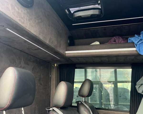 Чорний Мерседес Sprinter, об'ємом двигуна 3 л та пробігом 300 тис. км за 67749 $, фото 4 на Automoto.ua