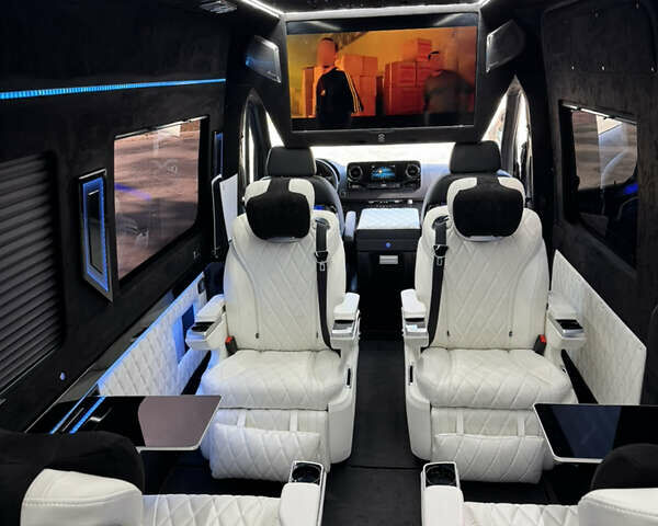 Черный Мерседес Sprinter, объемом двигателя 1.95 л и пробегом 135 тыс. км за 90000 $, фото 4 на Automoto.ua