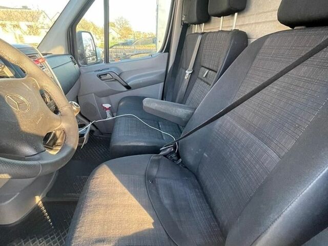 Чорний Мерседес Sprinter, об'ємом двигуна 2.14 л та пробігом 411 тис. км за 19700 $, фото 3 на Automoto.ua