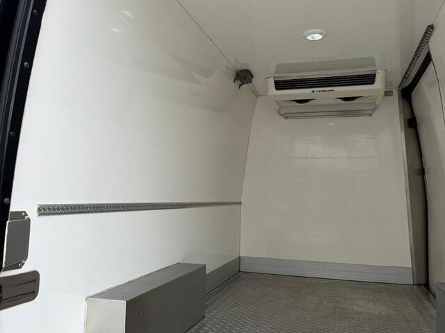 Черный Мерседес Sprinter, объемом двигателя 2.2 л и пробегом 214 тыс. км за 18900 $, фото 10 на Automoto.ua
