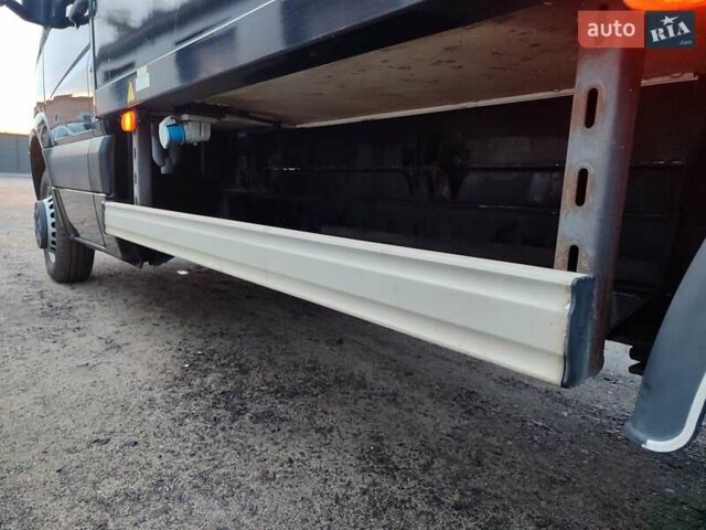 Черный Мерседес Sprinter, объемом двигателя 2.1 л и пробегом 321 тыс. км за 23950 $, фото 12 на Automoto.ua