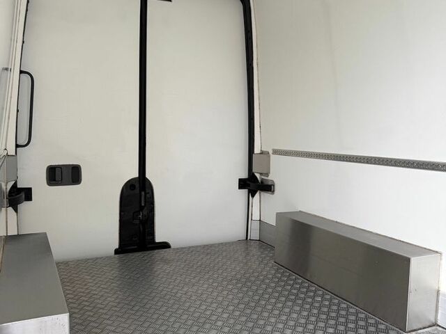 Черный Мерседес Sprinter, объемом двигателя 2.2 л и пробегом 214 тыс. км за 18900 $, фото 15 на Automoto.ua