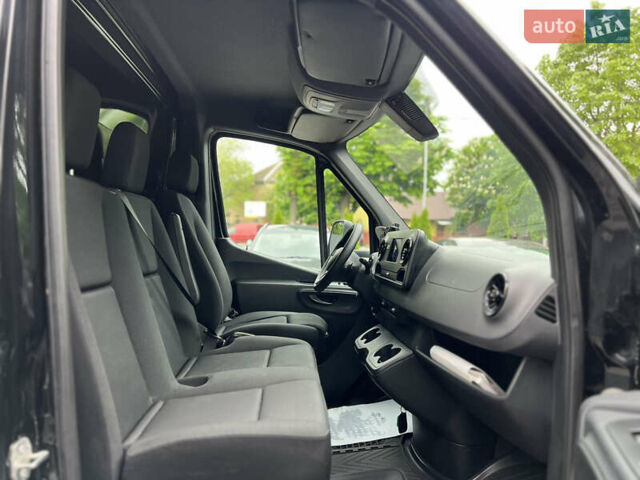 Черный Мерседес Sprinter, объемом двигателя 2.2 л и пробегом 299 тыс. км за 25000 $, фото 31 на Automoto.ua