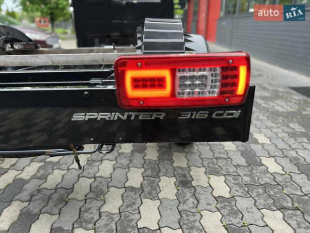 Черный Мерседес Sprinter, объемом двигателя 2.2 л и пробегом 299 тыс. км за 25000 $, фото 13 на Automoto.ua