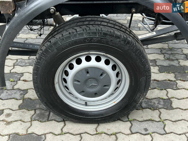 Черный Мерседес Sprinter, объемом двигателя 2.2 л и пробегом 299 тыс. км за 25000 $, фото 10 на Automoto.ua