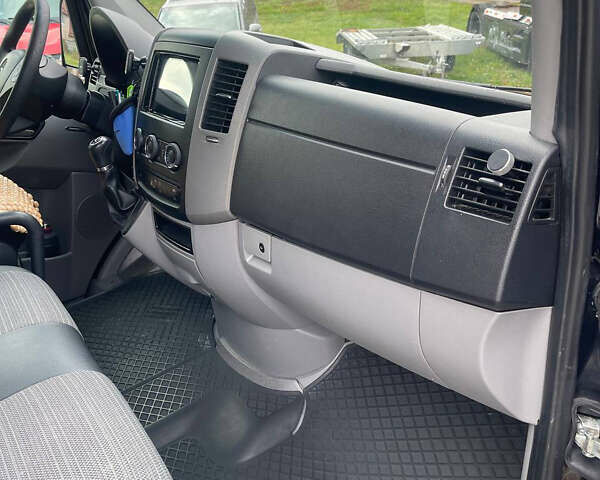 Черный Мерседес Sprinter, объемом двигателя 3 л и пробегом 580 тыс. км за 36900 $, фото 20 на Automoto.ua