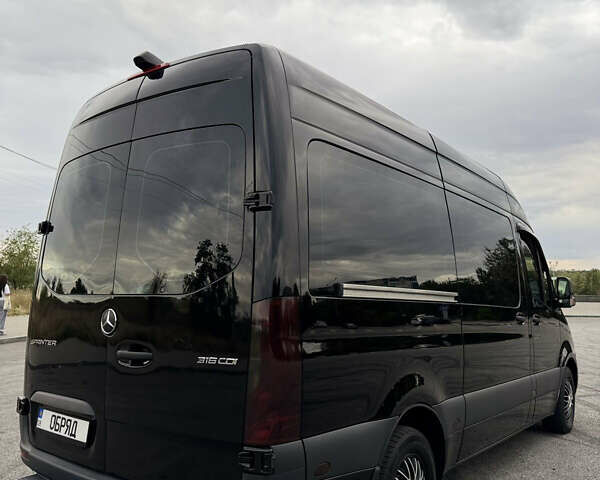 Черный Мерседес Sprinter, объемом двигателя 2.14 л и пробегом 235 тыс. км за 49900 $, фото 3 на Automoto.ua