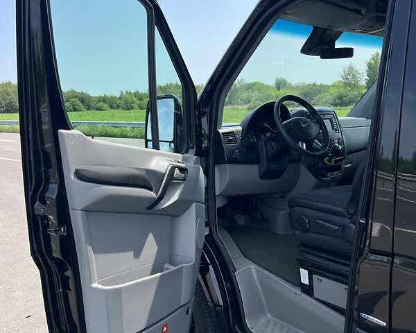 Черный Мерседес Sprinter, объемом двигателя 3 л и пробегом 680 тыс. км за 30000 $, фото 15 на Automoto.ua