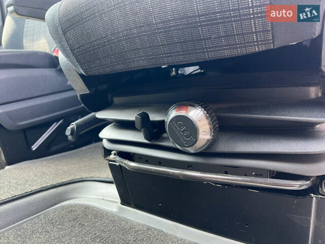 Черный Мерседес Sprinter, объемом двигателя 3 л и пробегом 680 тыс. км за 30000 $, фото 36 на Automoto.ua