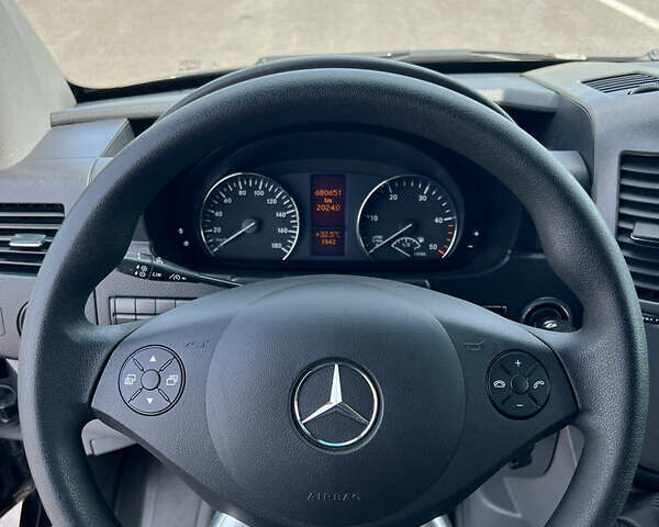 Черный Мерседес Sprinter, объемом двигателя 3 л и пробегом 680 тыс. км за 30000 $, фото 26 на Automoto.ua