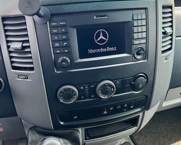 Черный Мерседес Sprinter, объемом двигателя 3 л и пробегом 680 тыс. км за 30000 $, фото 27 на Automoto.ua