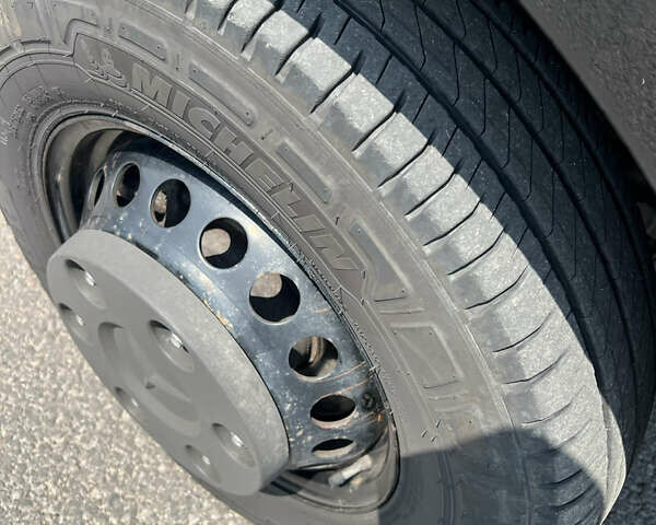 Черный Мерседес Sprinter, объемом двигателя 3 л и пробегом 680 тыс. км за 30000 $, фото 50 на Automoto.ua