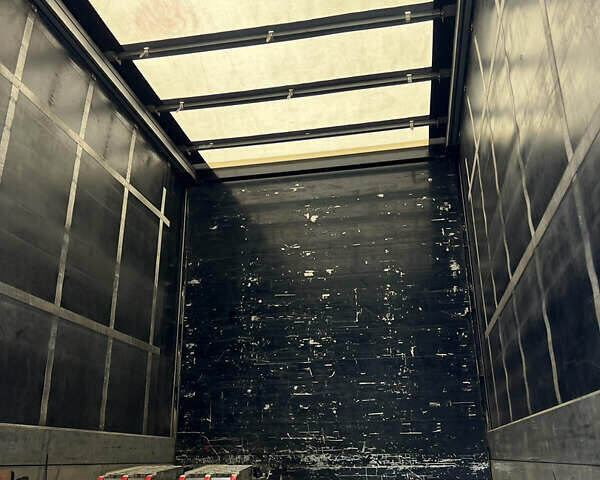 Черный Мерседес Sprinter, объемом двигателя 3 л и пробегом 680 тыс. км за 30000 $, фото 52 на Automoto.ua