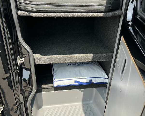 Черный Мерседес Sprinter, объемом двигателя 3 л и пробегом 680 тыс. км за 30000 $, фото 23 на Automoto.ua