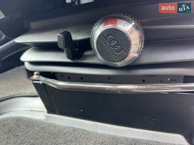 Черный Мерседес Sprinter, объемом двигателя 3 л и пробегом 680 тыс. км за 30000 $, фото 37 на Automoto.ua