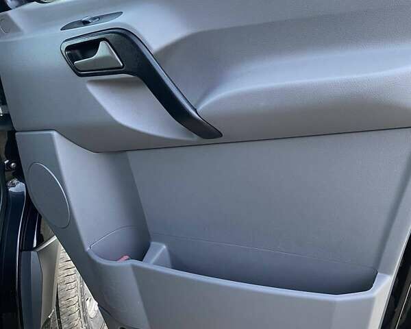 Черный Мерседес Sprinter, объемом двигателя 2.99 л и пробегом 600 тыс. км за 23000 $, фото 2 на Automoto.ua