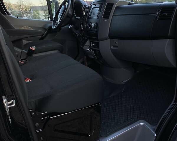 Черный Мерседес Sprinter, объемом двигателя 2.99 л и пробегом 600 тыс. км за 22500 $, фото 1 на Automoto.ua